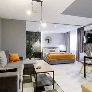 Апартаменты New Lesi Ukrainky Blvd And Olimpiyska And Kreshchatyk And Manhattan With Parking, Киев