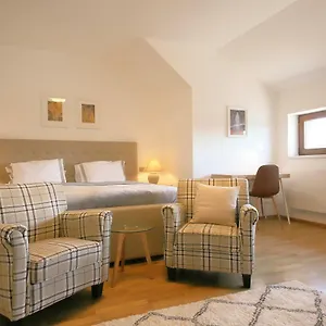 prague-expat-house.praguehotelsweb.com/